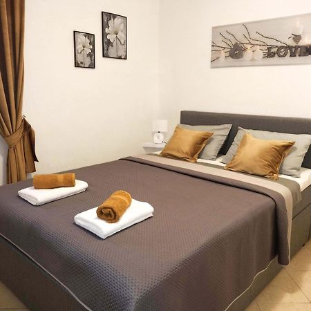 Apartman Dora Pula Exterior foto