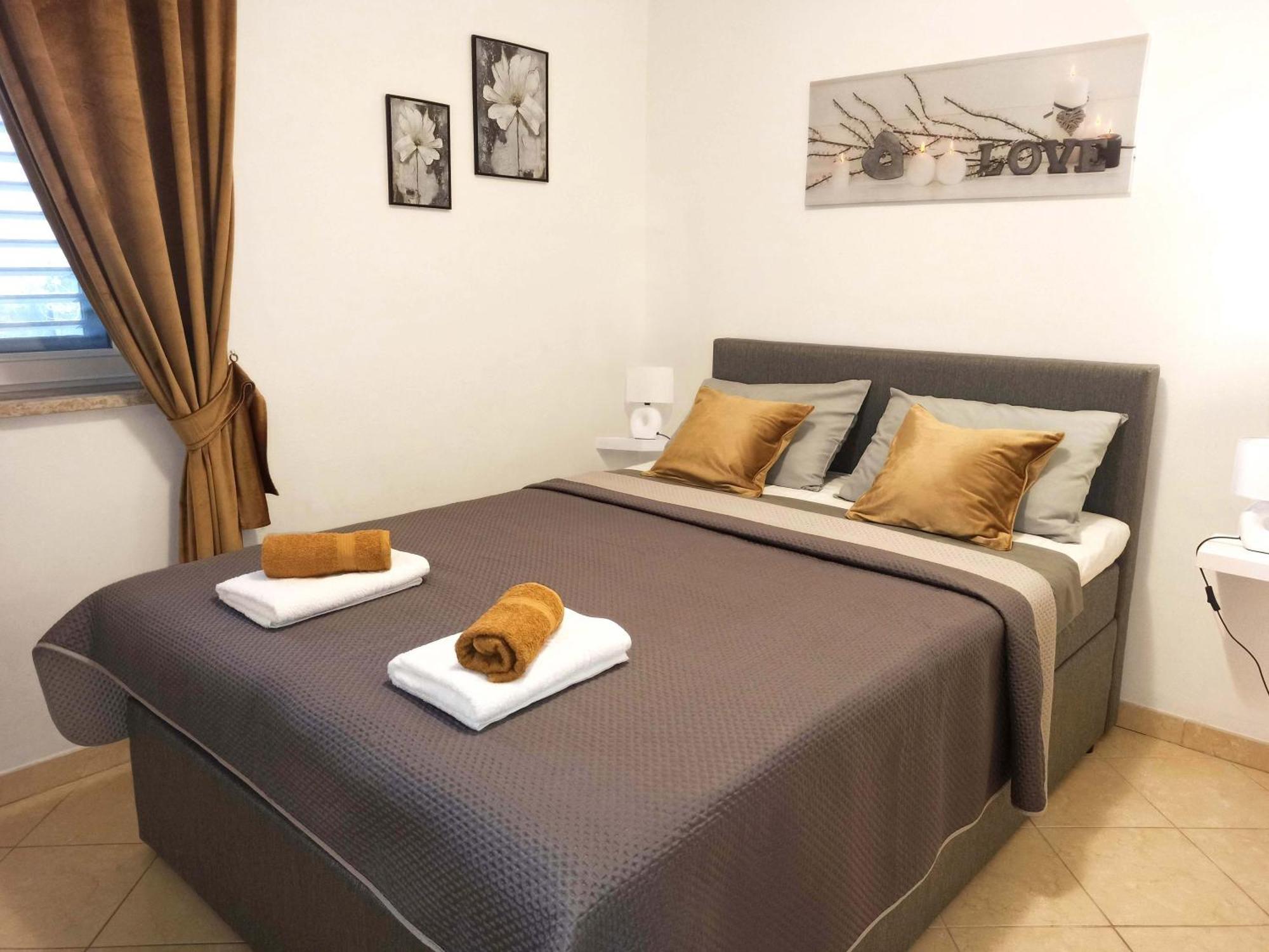 Apartman Dora Pula Exterior foto